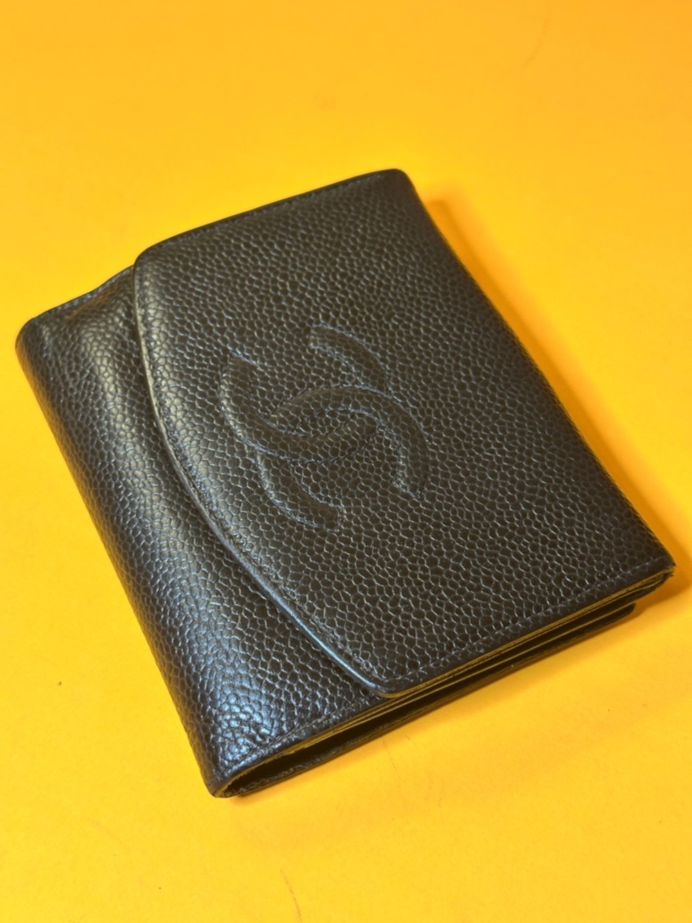 CHANEL Black Caviar Leather Compact Wallet - Picture 2 of 10